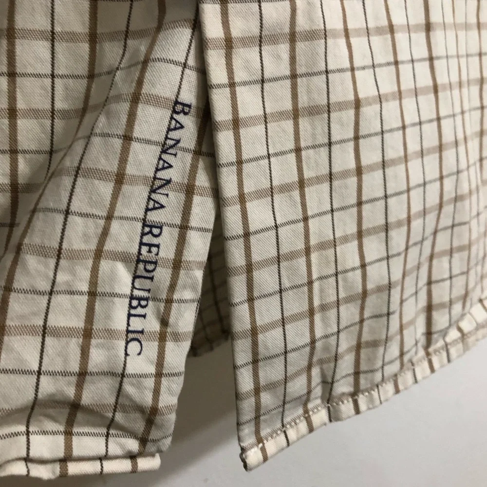 Banana Republic classic fit men’s buttons down shirt collar, brown plaid.M